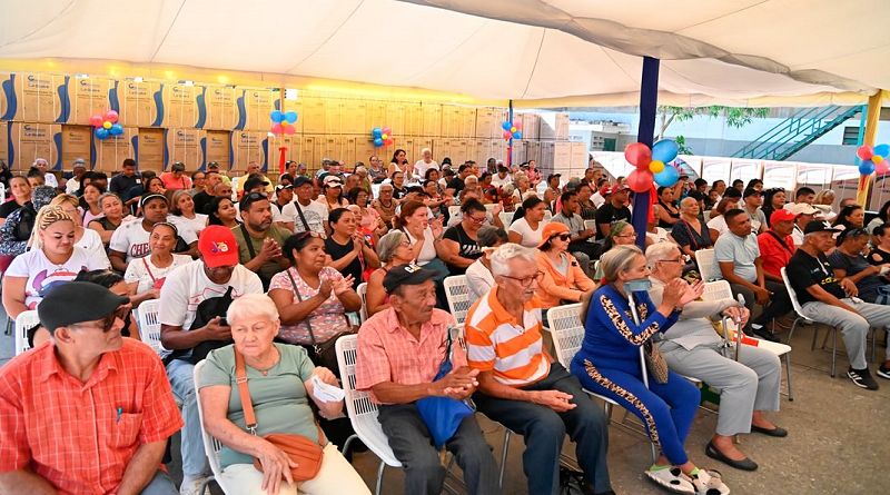 Gobernación entrega electrodomésticos a familias vulnerables en La Guaira